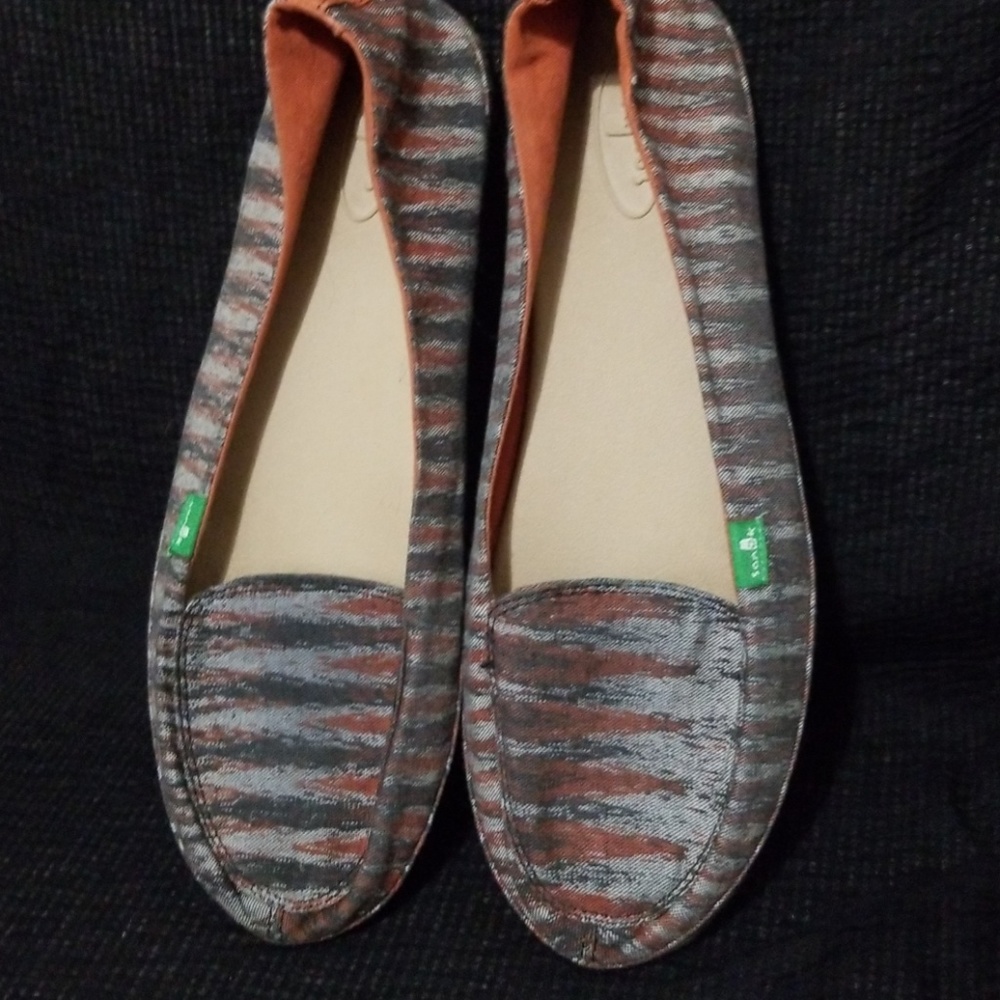 Sanuk Slip Ons Size 11 EUC